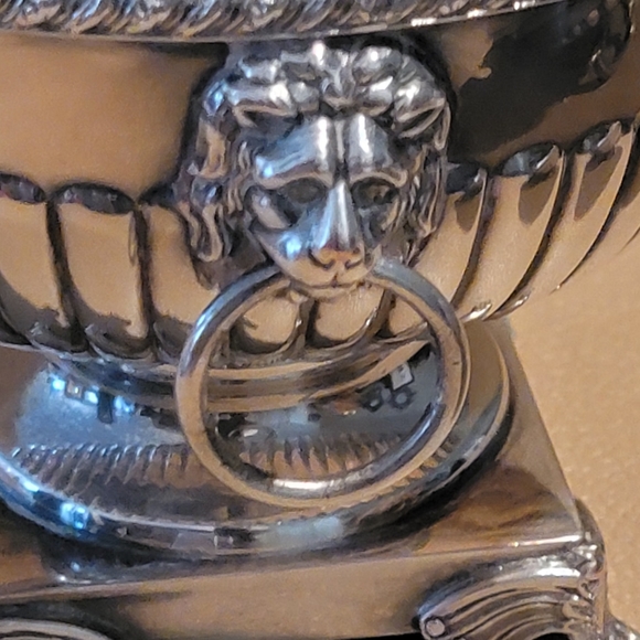 VINTAGE ENGLISH SILVER PLATED TUREEN 6X7" W/ LIONS HEAD HANDLES - Picture 8 of 13